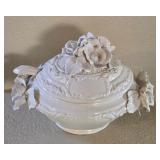 O - WHITE PORCELAIN TUREEN (ITALY) (L96)