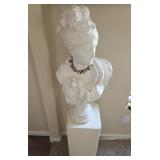 O - CLASSIC BUST 31"T (L162)
