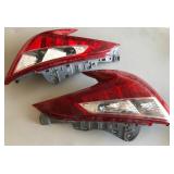N1 - AUTOMOTIVE TAIL LIGHT PAIR (G40)