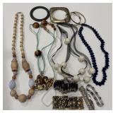 LOT OF COSTUME JEWELRY (A40)
