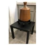 N1 - CERAMIC VASE WITH STAND TABLE