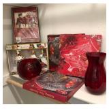 N1 - FESTIVE HOLIDAY DECORATION SET LOT (M104)