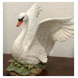 N1 - PORCELAIN SWAN FIGURINE (H19)