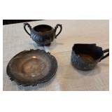 J1 - VINTAGE CREAMER 7 SUGAR SET, DISH (L58)