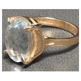 700 - 12K GOLD & TOPAZ RING SIZE 6 (32)