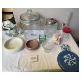 J1 - VINTAGE KITCHEN COLLECTIBLES LOT (H82)