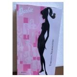 J1 - BARBIE TIMELESS SILHOUETTE DOLL (D295)