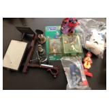 J1 - ASSORTED COLLECTIBLES AND VINTAGE TOYS (D163)