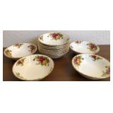 J1 - VINTAGE ROYAL ALBERT DINNERWARE SET (D311)