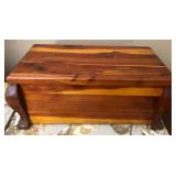 J1 - BEAUTIFUL SOLID WOOD STORAGE CHEST (D88)