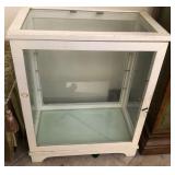 J1 - WHITE GLASS DISPLAY CABINET UNIT (D215)