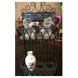 J1 - DECORATIVE METAL SHELF WITH FIGURINES (D231)