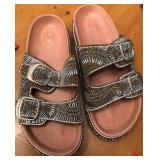 S2 - PAIR OF WOMEN'S SANDALS SIZE 7 (H291)