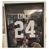 J2 - RAIDERS LYNCH #24 SIGNED JERSEY FRAMED (L8)