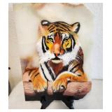 J2 - LANDA TIGER ARTWORK WITH EASEL (L185)