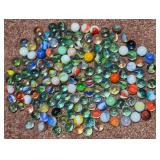 J1 - LARGE LOT VINTAGE GLASS MARBLES (A520)