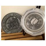 J1 - LOT OF TWO DECORATIVE PLATES (A229)