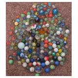 J1 - LARGE LOT ASSORTED VINTAGE MARBLES (A525)