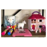 J1 - LOT GIRLS TOYS AND PLAYHOUSE (A297)