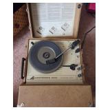 J1 - VINTAGE AUDIOTRONICS 304A RECORD PLAYER