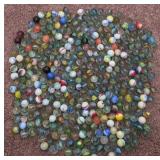 J1 - LOT OF VINTAGE GLASS MARBLES (A535)