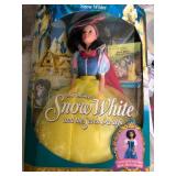 J1 - WALT DISNEY SNOW WHITE DOLL LOT (B222)
