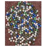 J1 - LARGE LOT VINTAGE MARBLES ASSORTED (A529)
