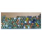 J1 - LARGE LOT VINTAGE GLASS MARBLES (A511)