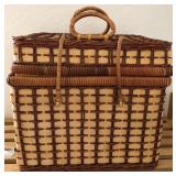 J1 - VINTAGE WOVEN PICNIC BASKET (B231)
