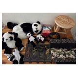 J1 - LOT PANDA PLUSHIES DECORATIVE ITEMS (B43)