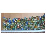 J1 - LOT OF VINTAGE GLASS MARBLES (A501)