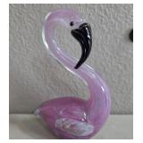 J4 - PINK GLASS FLAMINGO FIGURINE (L142)