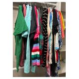 J4 - LOT OF ASSORTED CLOTHING ITEMS (L74)