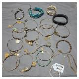 J4 - ASSORTED NECKLACES (L46)