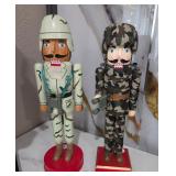 J4 - NUTCRACKER FIGURES (L172)