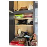 J4 - LOT OF KITCHEN AND DINING ITEMS (H45)