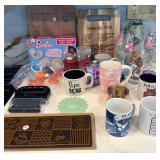 J4 - LOT OF KITCHEN AND HOME DCOR ITEMS (J46)