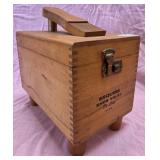 540 - WOODEN SHOE VALET WITH BRUSH (E114)