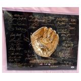 538 - SIGNED BASEBALL GLOVE PLAQUE W/ COA (N152)