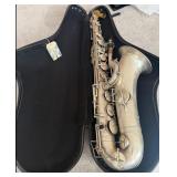 N1 - VINTAGE SAXOPHONE WITH PROTECTIVE CASE