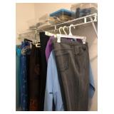 N1 - MIXED LOT OF CLOTHING AND HANGERS (M6)
