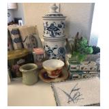 N1 - LOT OF DECORATIVE CERAMICS (K11)