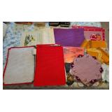 N1 - MIXED LOT OF PLACEMATS (E58)