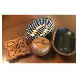 N1 - LOT OF FIVE WOODEN DECORATIVE ITEMS (A58)