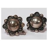 722 -VINTAGE STERLING CLIP ON EARRING(79)