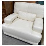 11 - WHITE LEATHER COMFY OVERSIZE CHAIR