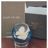 S1 - JOAN OF ARC FRANKLIN MINT PAPERWEIGHT (L145)