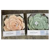 513 - 2 PIECES CERAMIC FLOWER WALL DECOR (N32)