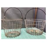 513 - LOT OF 2 WIRE BASKETS W/ HANDLES (M146)