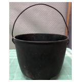 513 - CAST IRON CAULDRON W/ HANDLE (M23)